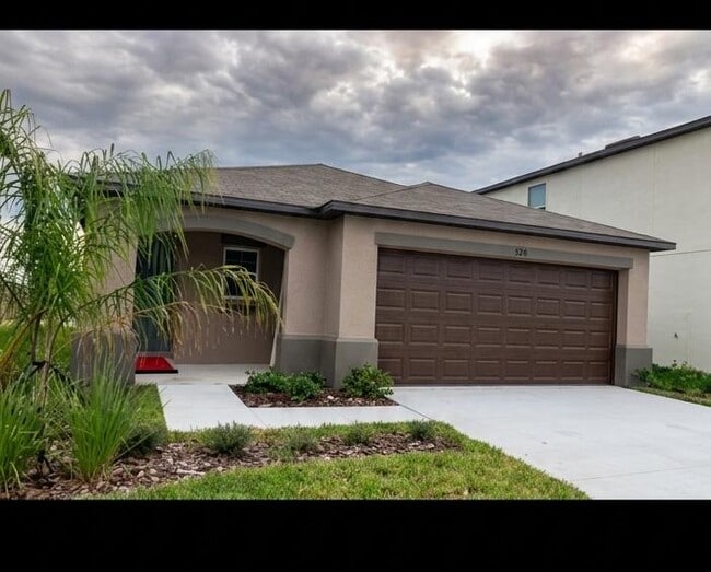 Building Photo - 584 Royal Empress Dr