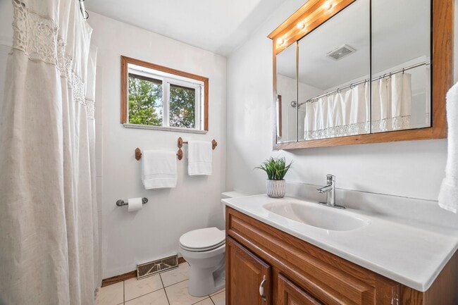 Foto del edificio - 6327 Fenton St