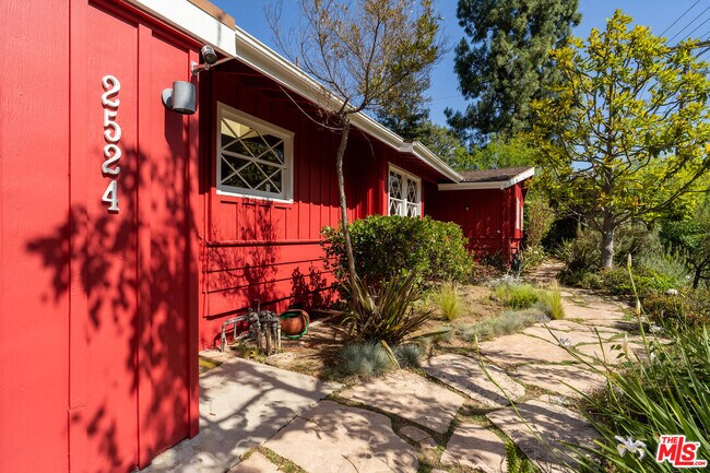Foto del edificio - 2524 Laurel Pass Ave