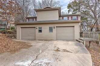 Building Photo - 3150 N Kensington Ct