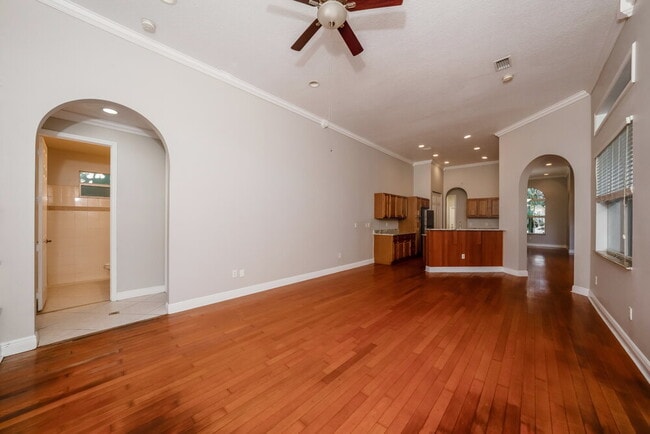 Building Photo - 1755 Palisades Dr