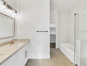 Building Photo - 4818 Paula St