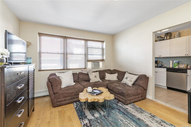 Foto del edificio - 251 W Broadway