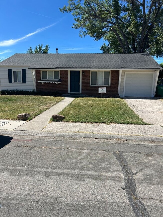 Building Photo - 439 K St