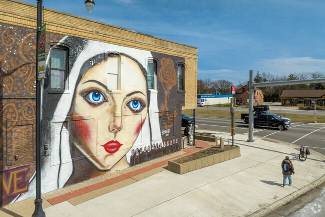 An Ed Stross mural honors nurses in Roseville.