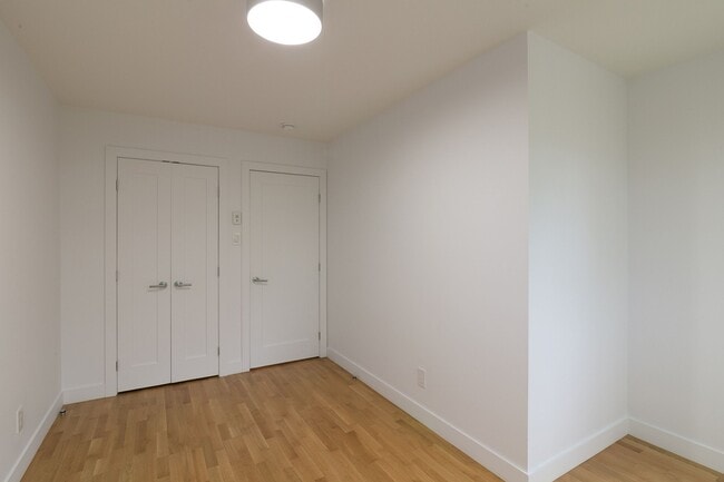 Building Photo - 4515 Rue Dupuis