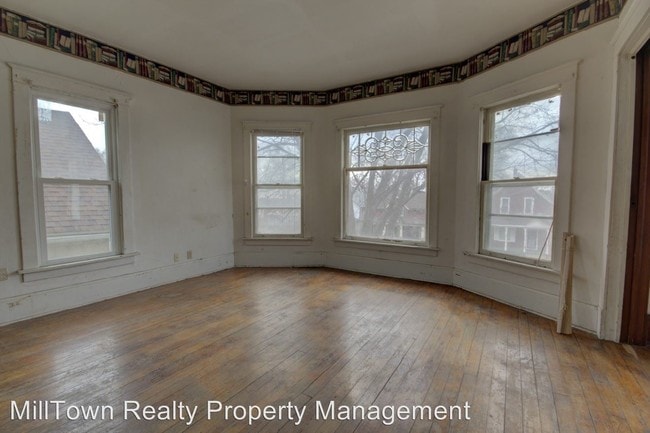 Building Photo - 1538 W 3rd St