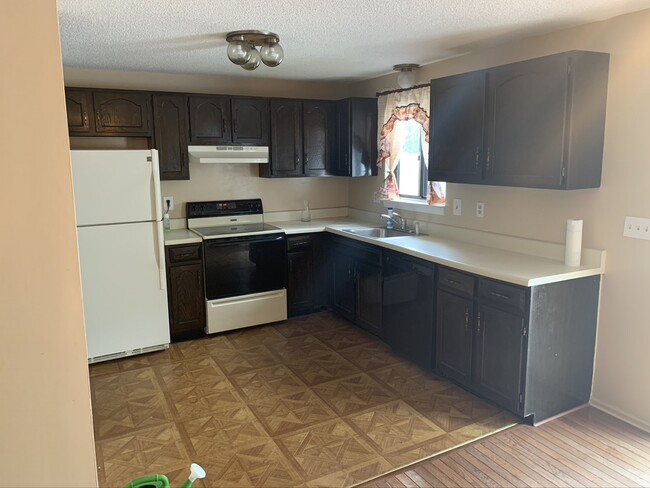 Kitchen - 58 Sheri Ln