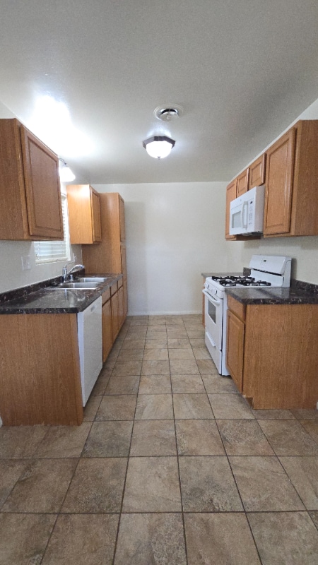 Foto del edificio - 553 E Lemon Ave