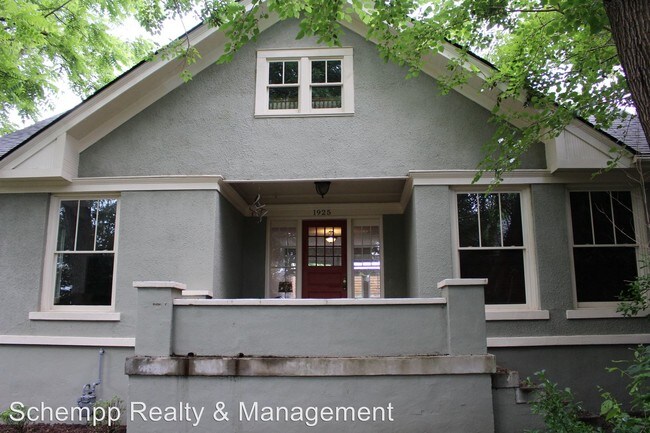 Building Photo - 1925 Maplewood Pl