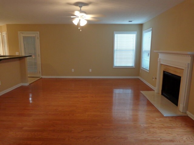 Building Photo - 1345 Chris Lake Dr