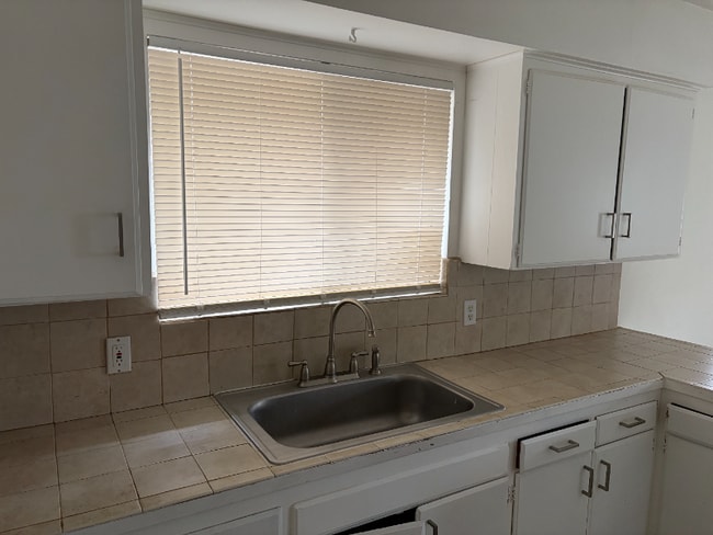 Building Photo - 508 Tait Ave