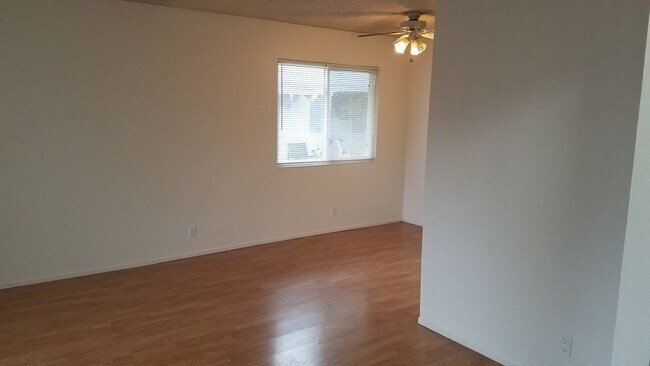 Building Photo - Single Level ground floor condominium