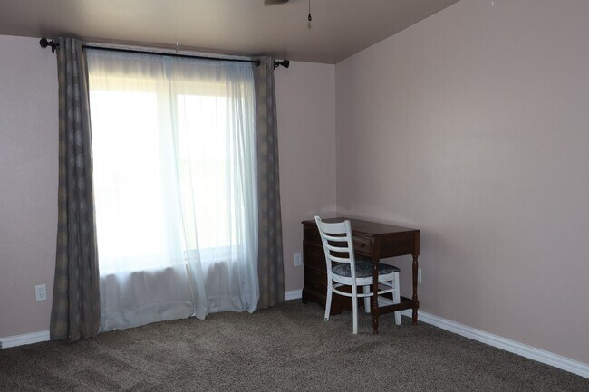 Building Photo - Cute Horse property  2/1 in Shallowater
