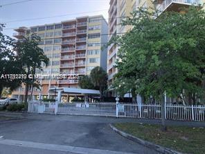 Foto del edificio - 2025 NE 164th St