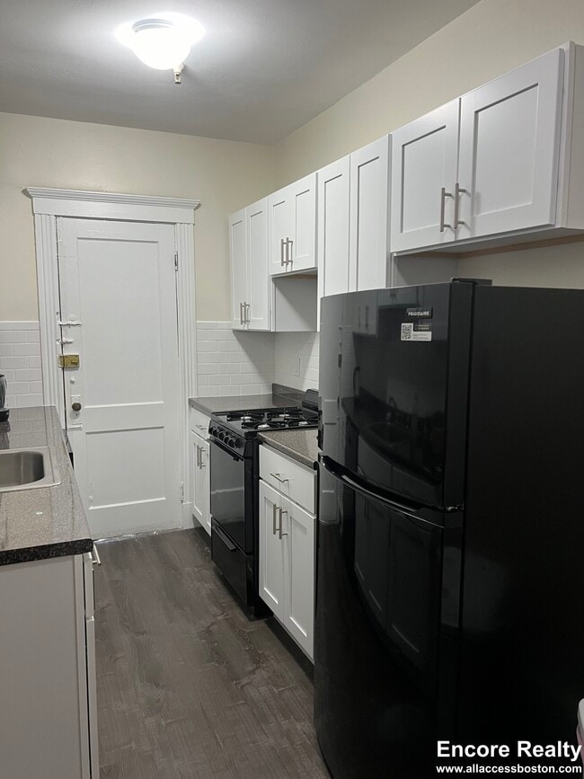 Building Photo - 231 Park Dr