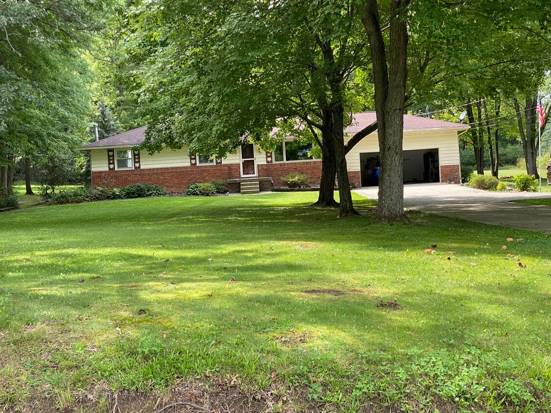 4737 Hattrick Rd, Ravenna, OH 44266 House Rental in Ravenna, OH