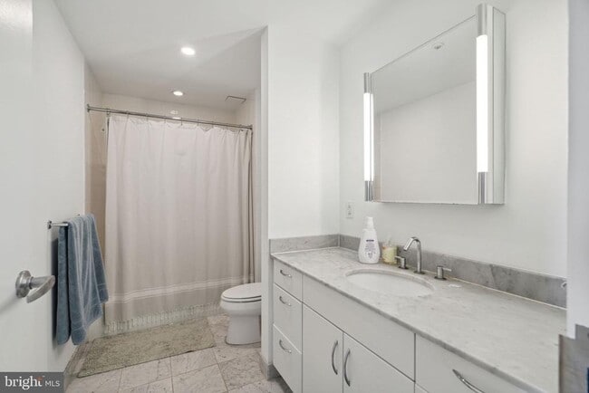 Foto del edificio - 219 S 18th St