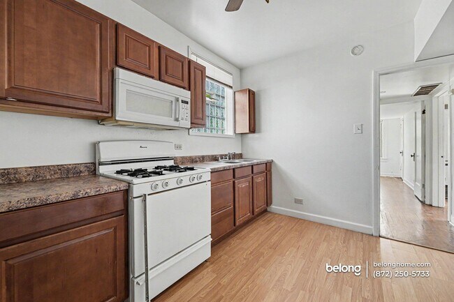Foto del edificio - 8737 S Langley Ave
