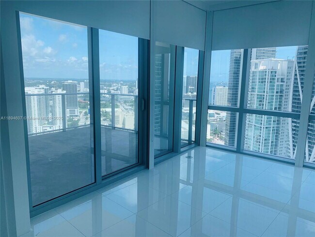 Foto del edificio - 851 NE 1st Ave