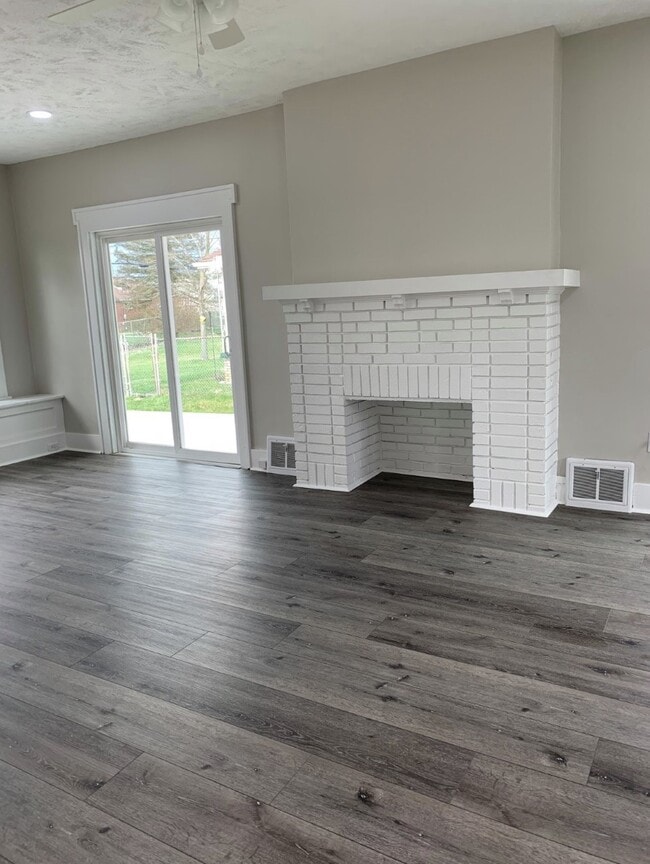 Foto del edificio - 257 Lovers Ln