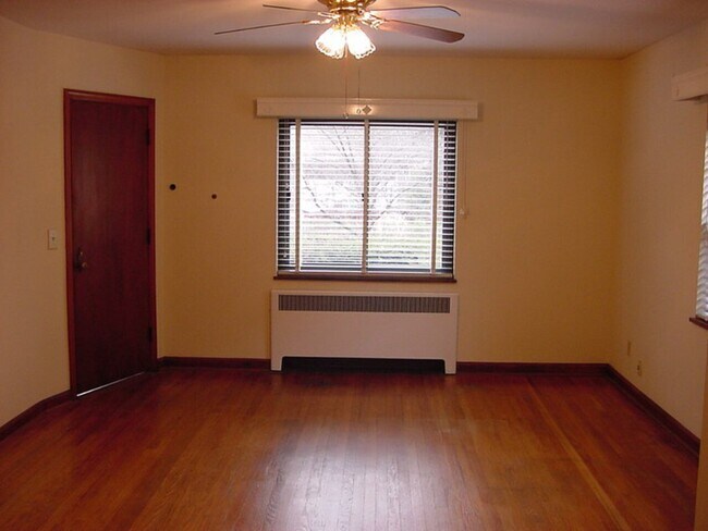 Building Photo - 258 Senator Place