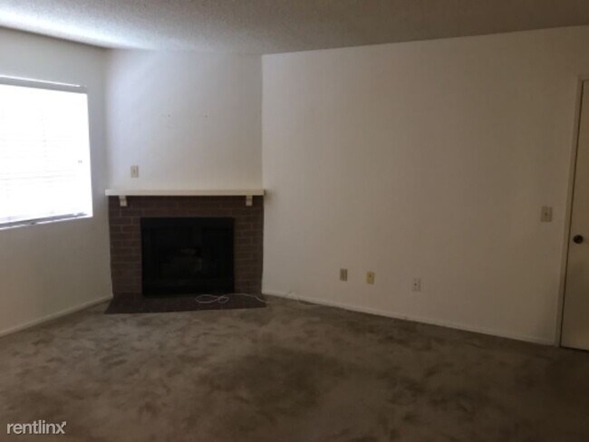 Building Photo - 518 E Cypress Ave
