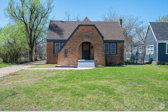 Building Photo - 2209 N Bath Ave