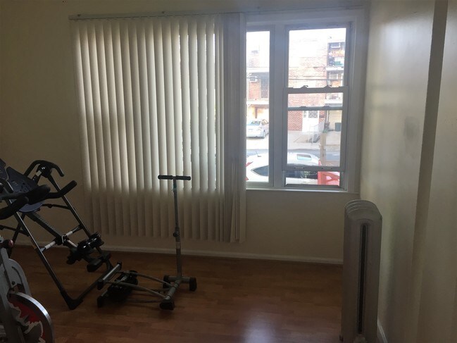 Building Photo - Amazing 3 Bedroom in Middle Village