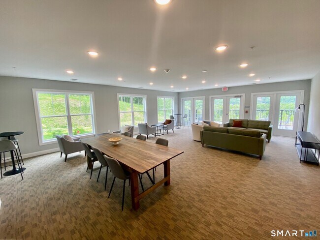 Building Photo - 5 Cherry Brook Rd