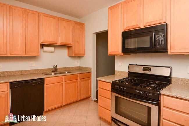 Building Photo - 537 W Brompton Ave