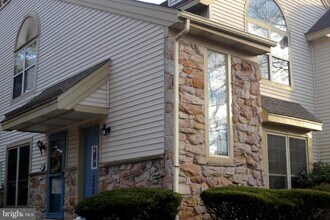 Building Photo - 208 Foxmeadow Dr