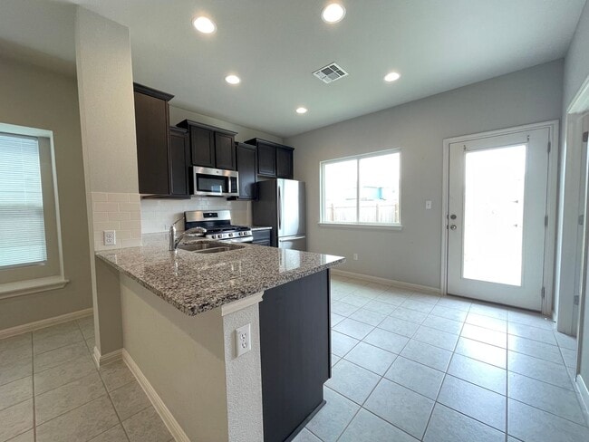 Foto del edificio - Beautiful Home in a Fantastic Community! Reduced Deposit!
