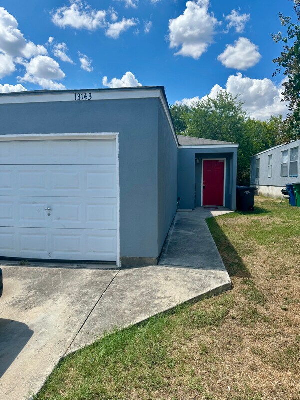 Foto principal - 13143 Independence Ave