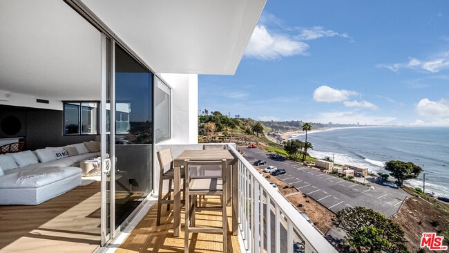 Building Photo - 17350 Sunset Blvd