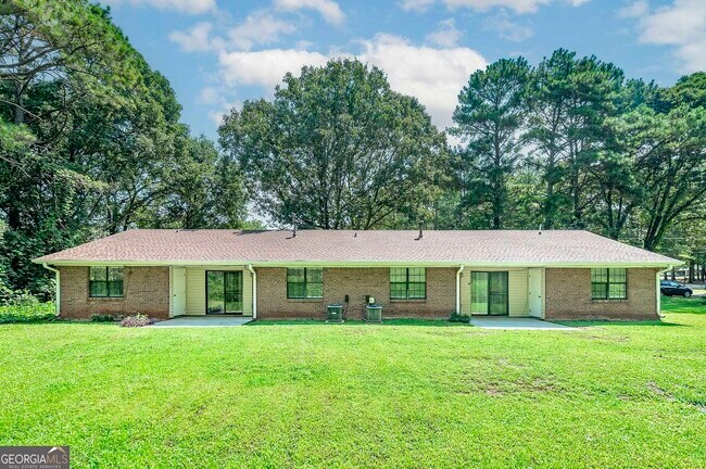 Building Photo - 345 Santa Fe Trail