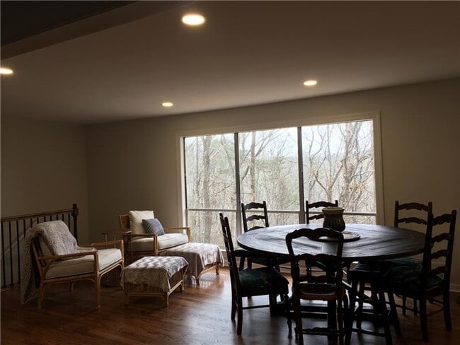 Building Photo - 2251 Skyline Dr