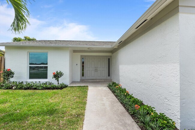 Building Photo - 1313 Pinetta Cir