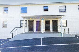 Building Photo - 953 Washington St SW