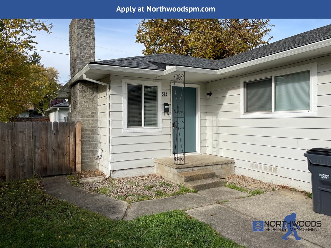 Primary Photo - Nice 2 Bedroom 1 Bathroom Duplex-Washer/Dr...