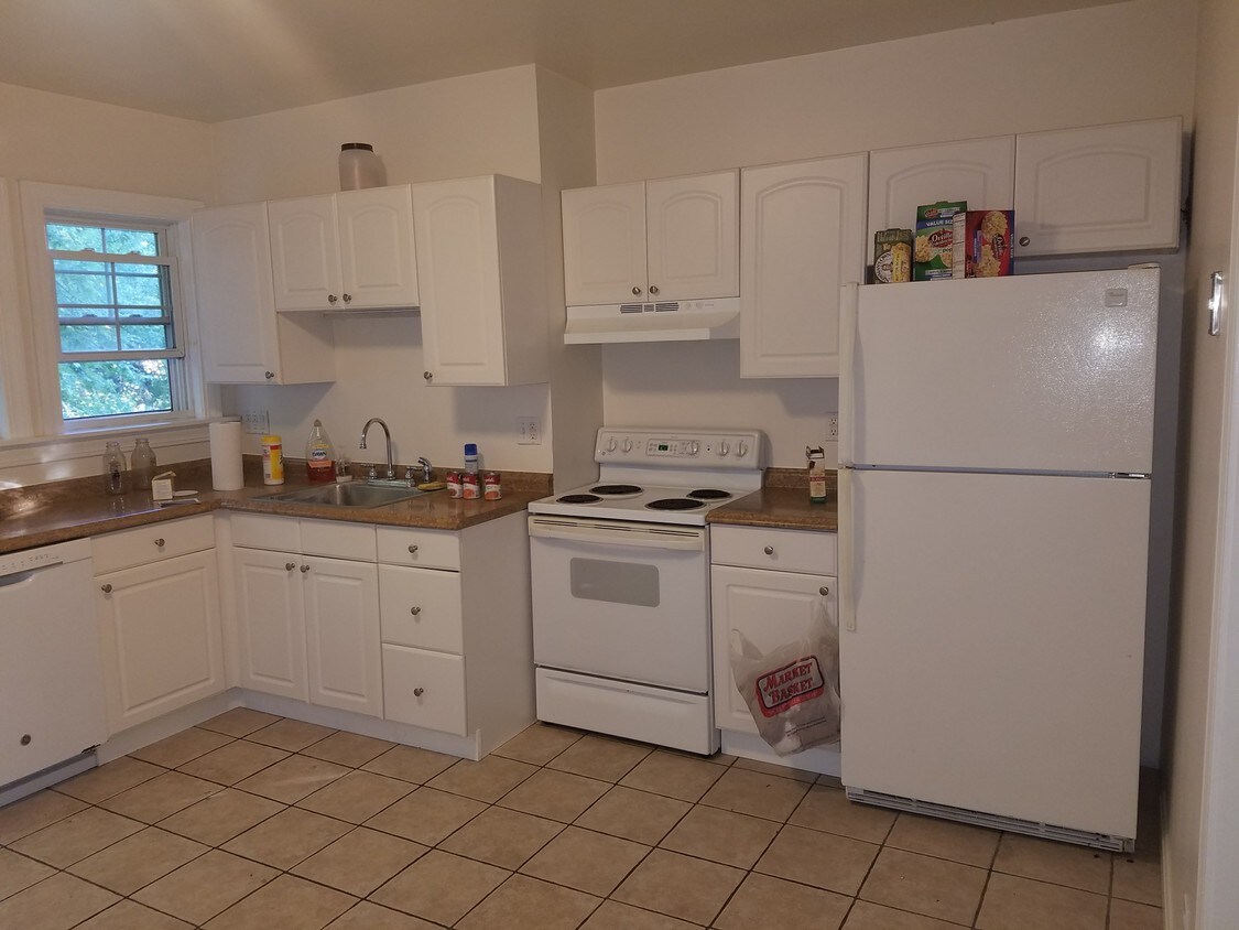 Foto principal - 127 Bartlett St