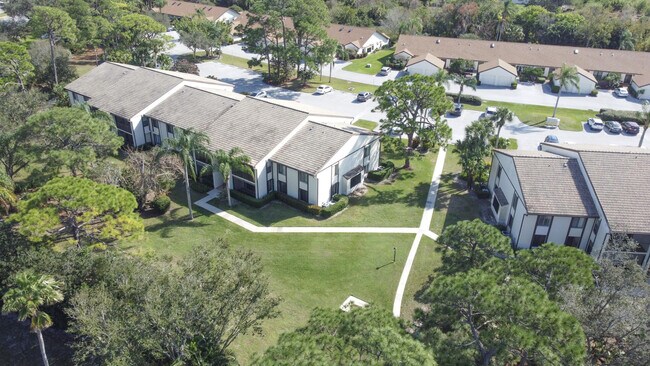 Foto del edificio - 1455 SW Silver Pine Way