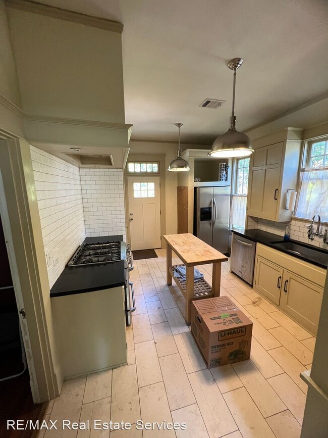 Building Photo - 3 br, 2 bath House - 3002 Wheeless