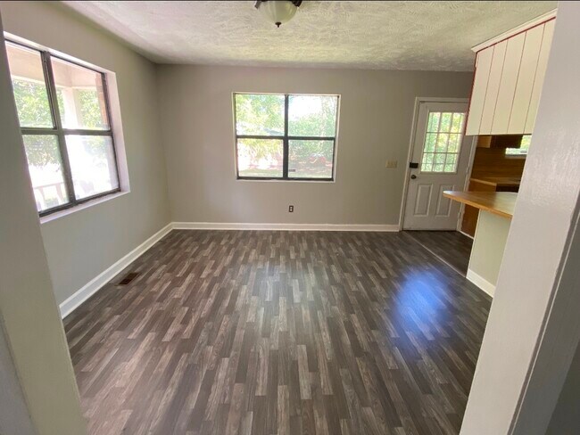 Building Photo - 729 Butler St