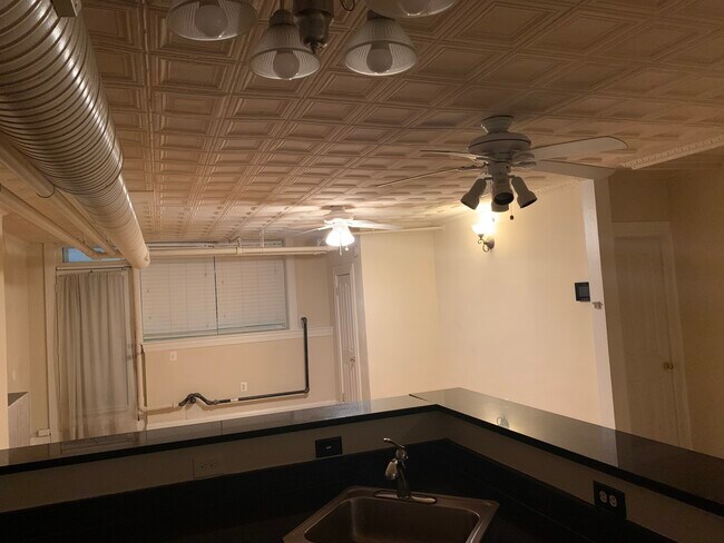Foto del edificio - 2105 N Charles St