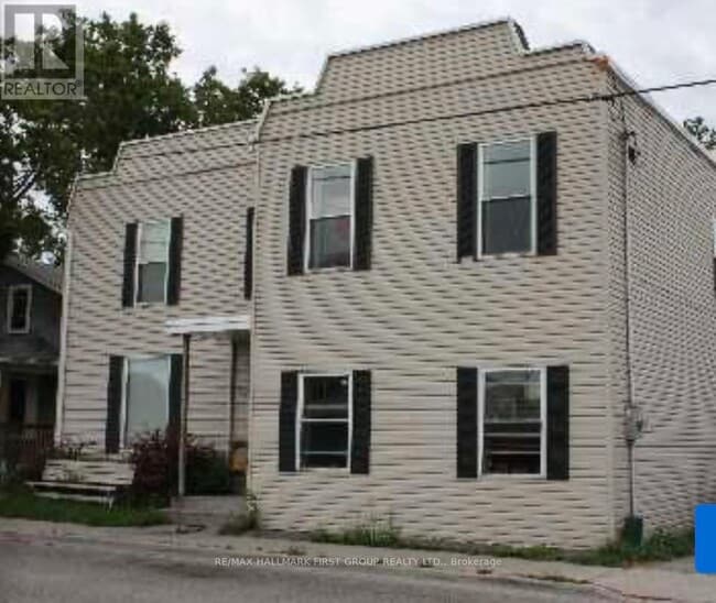 Building Photo - 3 Simcoe St S