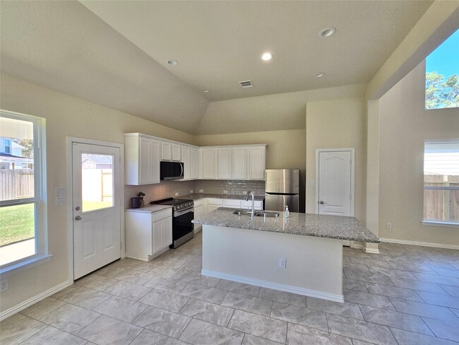 Building Photo - 2230 Sherwood Gln Rd