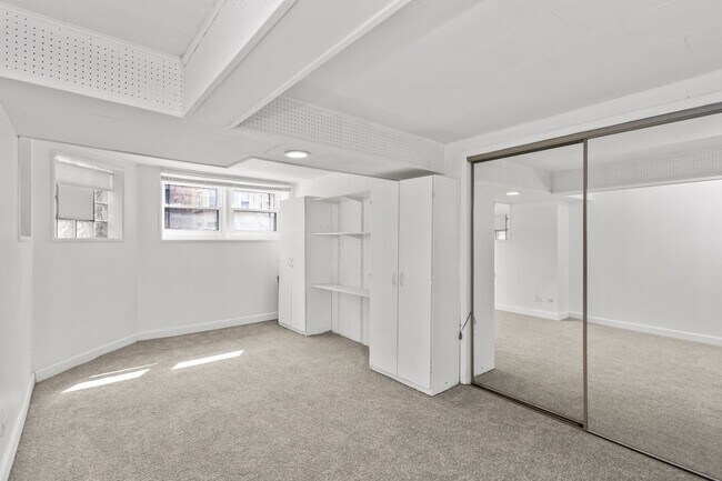 Foto del edificio - 6246 N Oakley Ave