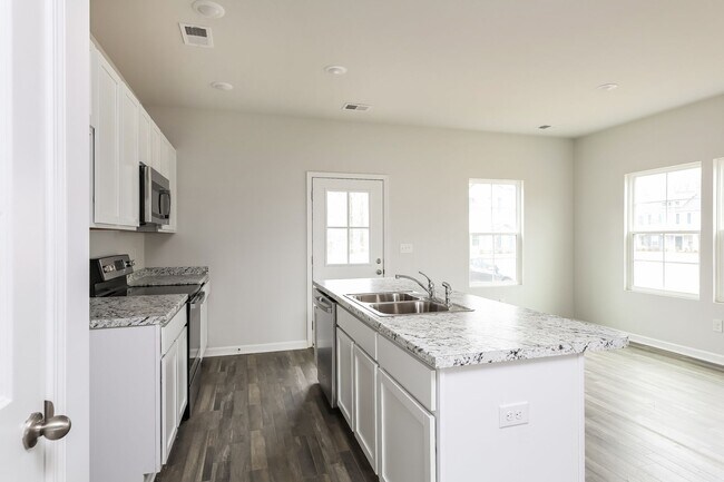 Foto del edificio - 121 Pendleton Place Way