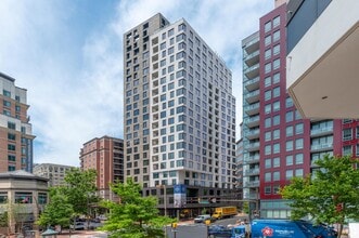Building Photo - Solaire 7607 Old Georgetown